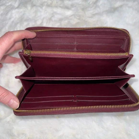 Louis Vuitton Vernis Amarante Patent Leather Zip Around Wallet - Picture 9 of 14